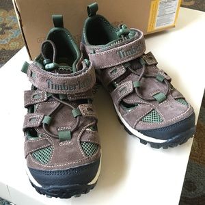 NWT Timberlands Youth hiking shoes size 2 EU34